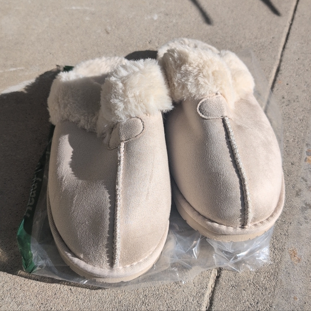 Cozy Cream Women's Slippers Size 10